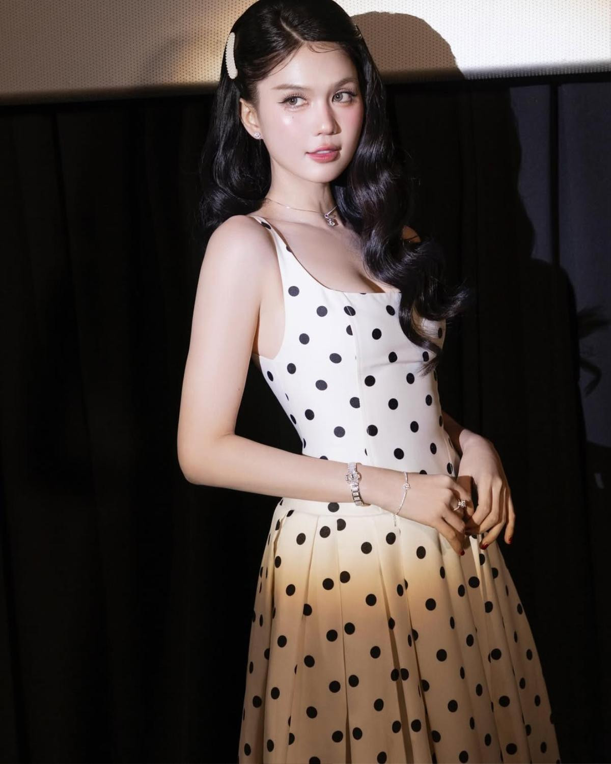 Ngọc Trinh tiết chế style 'kiệm vải' sau lần tái xuất nghệ thuật Ảnh 2