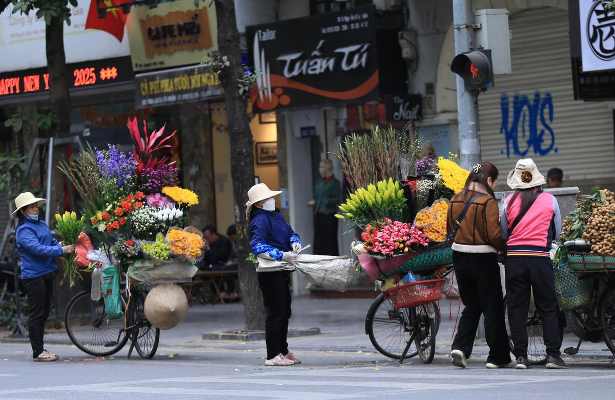 Người Hà Nội tận hưởng ngày cuối tuần trong cái lạnh 10 độ C Ảnh 2