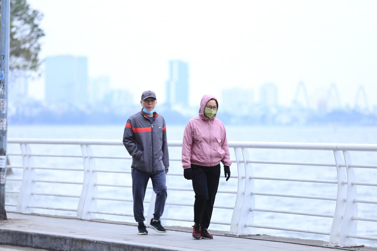 Người Hà Nội tận hưởng ngày cuối tuần trong cái lạnh 10 độ C Ảnh 4