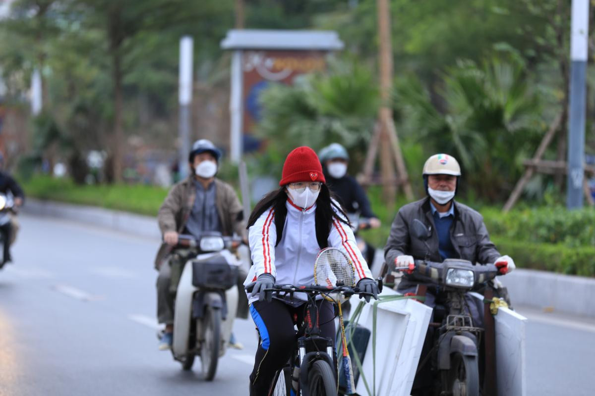 Người Hà Nội tận hưởng ngày cuối tuần trong cái lạnh 10 độ C Ảnh 10