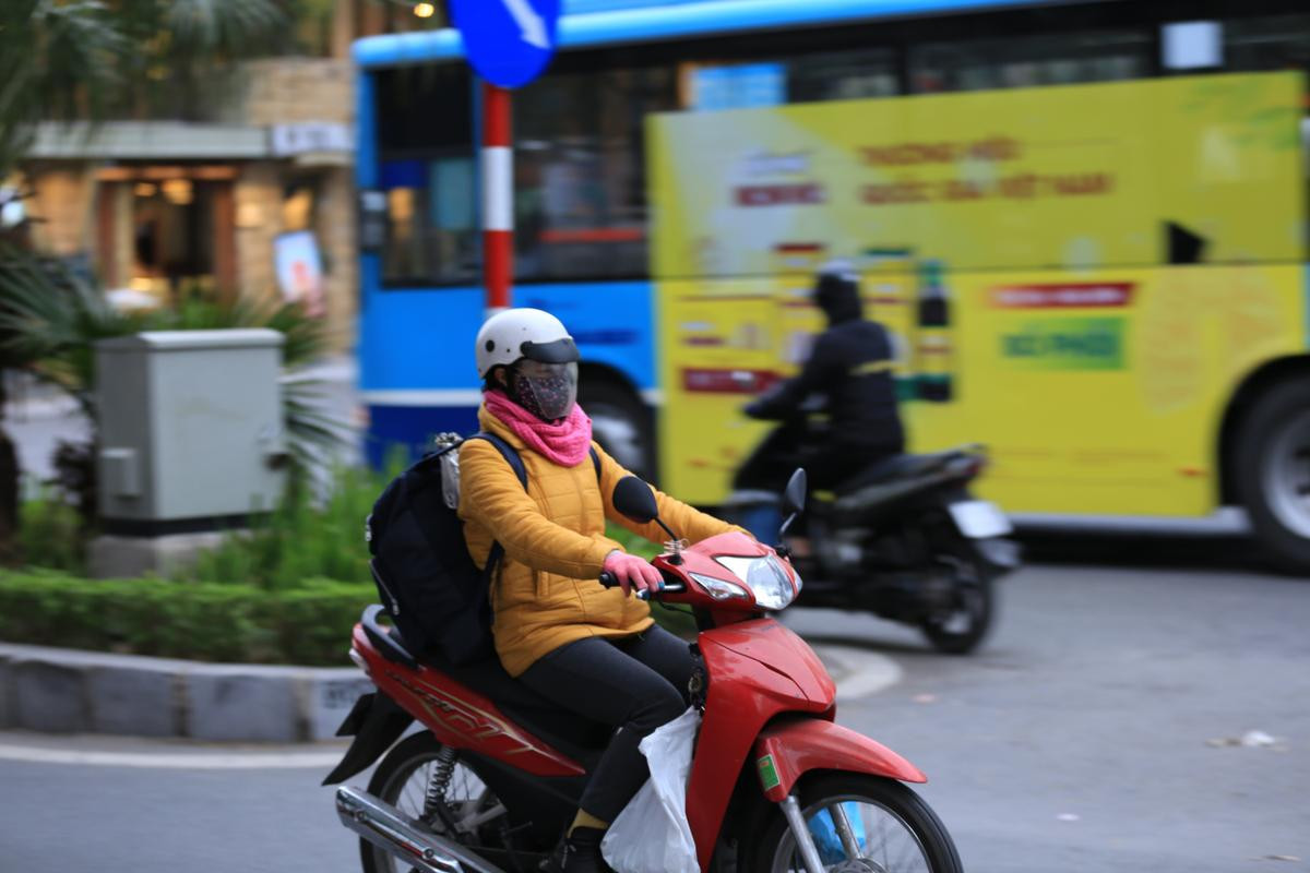 Người Hà Nội tận hưởng ngày cuối tuần trong cái lạnh 10 độ C Ảnh 11