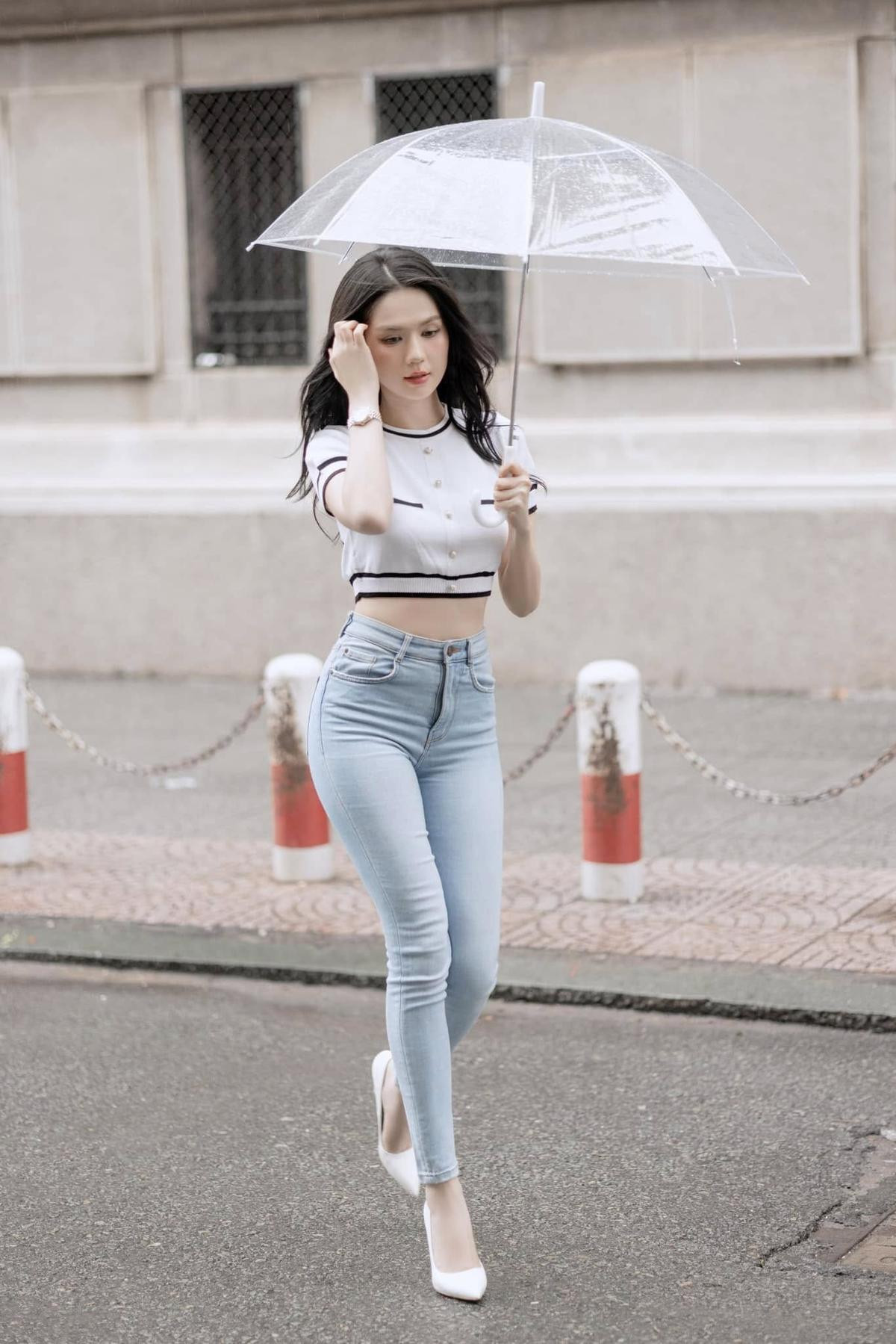 Ngọc Trinh đẹp ngỡ ngàng với crop-top khoe eo thon Ảnh 2