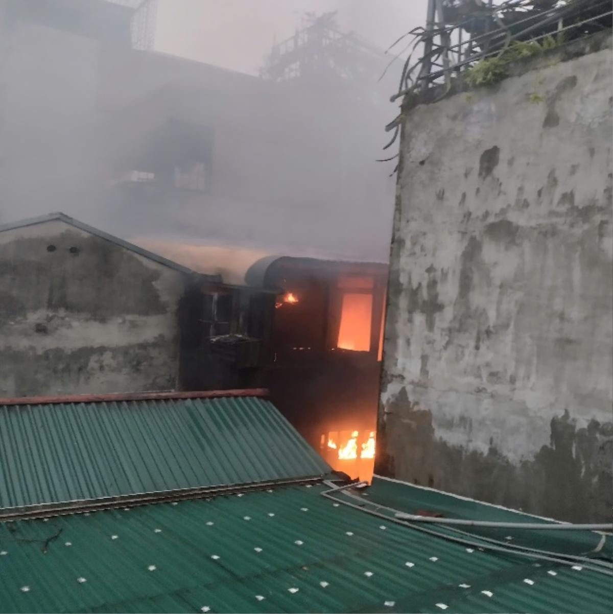 Công an Hà Nội thông tin vụ cháy nhà 3 tầng làm 1 người tử vong ở Hoàn Kiếm Ảnh 1