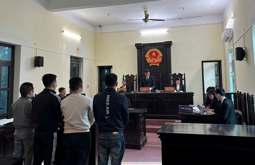Thẩm phán, Chủ tọa đọc Thông báo mở lại phiên tòa - PV.