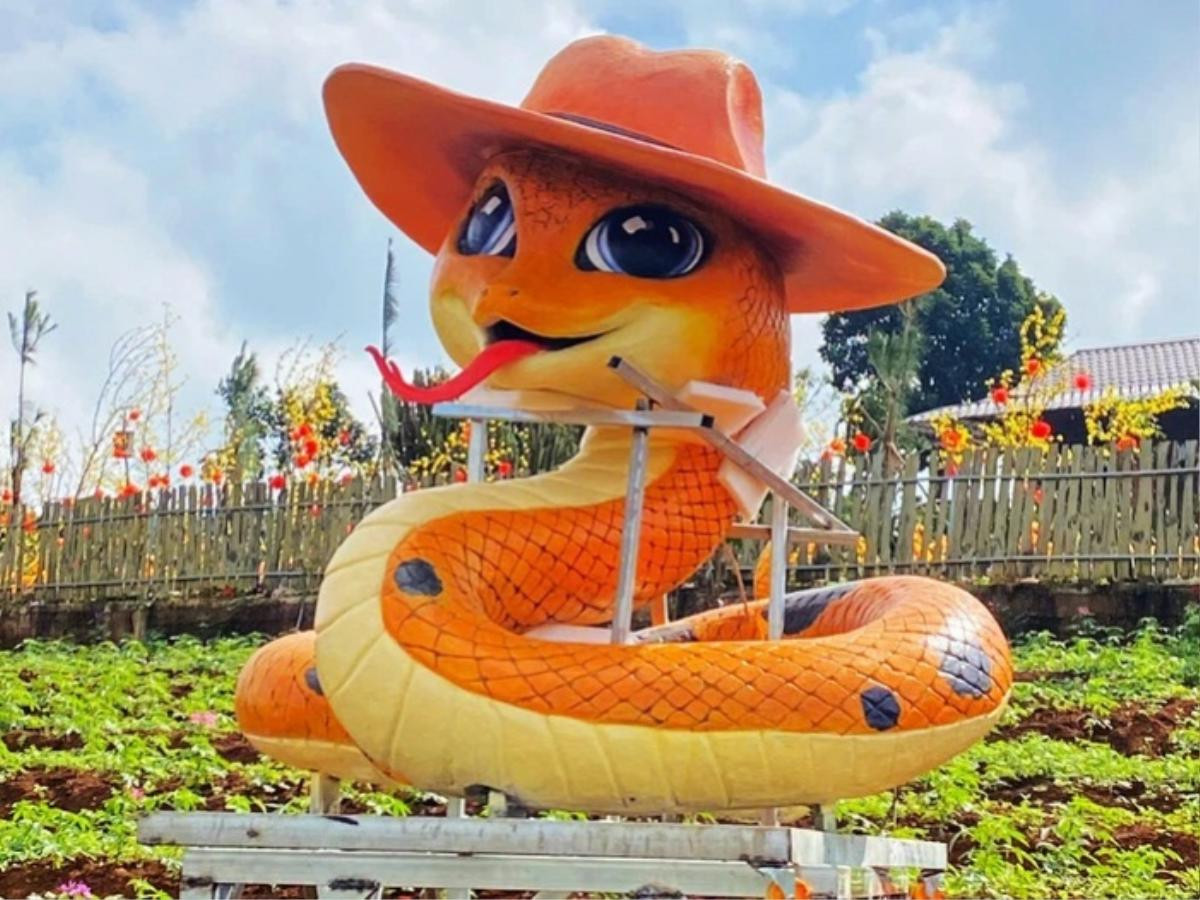 Thêm cặp linh vật Quảng Trị lộ diện: 'Bé Na' đội hoa trên đầu gây ấn tượng mạnh Ảnh 4