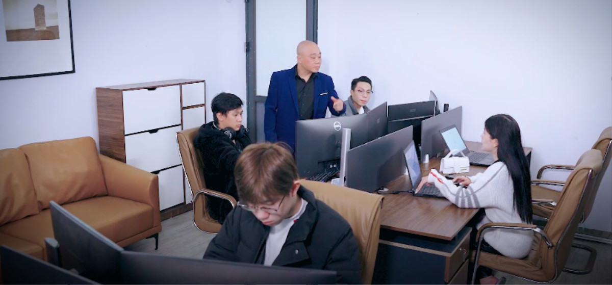 Nhận được cuộc gọi của 'thám tử tư do vợ thuê theo dõi', người đàn ông bị lừa 10.000 USD Ảnh 1