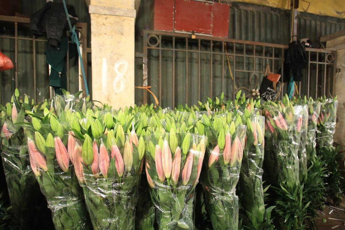 Nhộn nhịp chợ hoa Quảng An ngày giáp Tết Ảnh 6