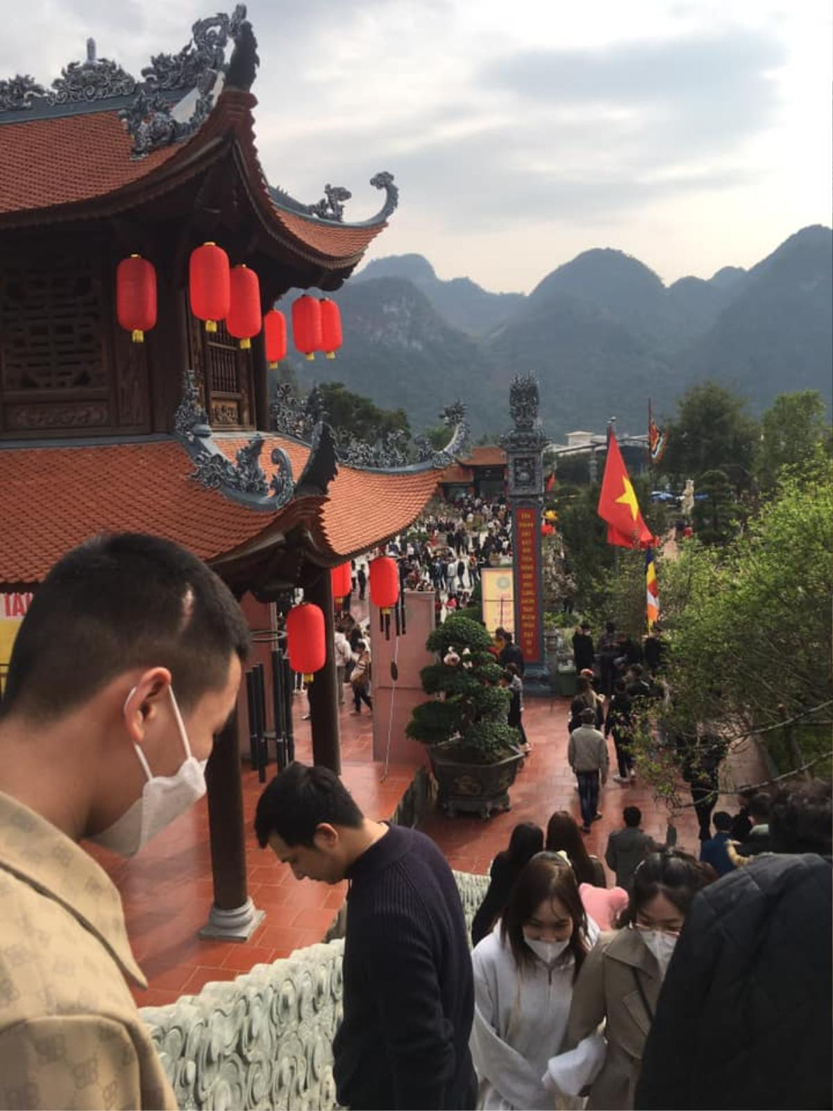 Người dân nô nức đi lễ chùa cầu an ngày đầu năm mới Ất Tỵ Ảnh 8