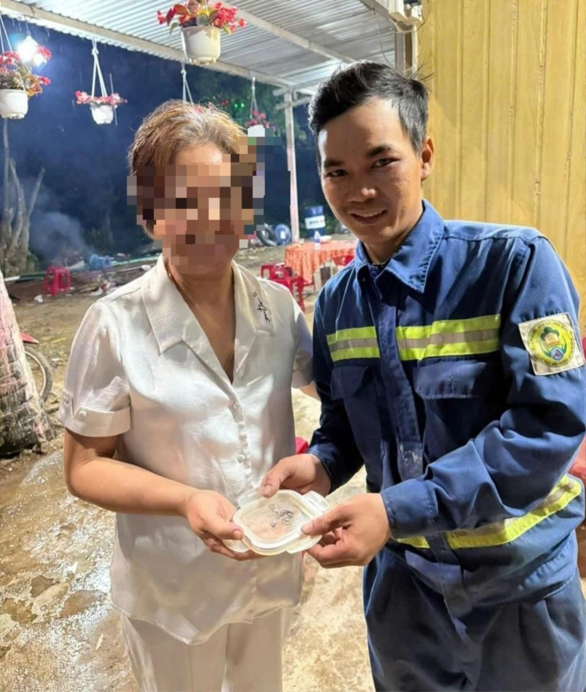 Đi du học về dọn nhà đón Tết, con gái vô tình vứt nhẫn kim cương của mẹ và cái kết Ảnh 1