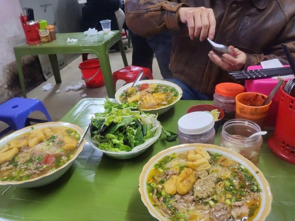 Bị khách tố bán 3 bát bún riêu ngày Tết giá 1.2 triệu đồng, quán bún Hà Nội giải thích 'do hiểu lầm' Ảnh 2