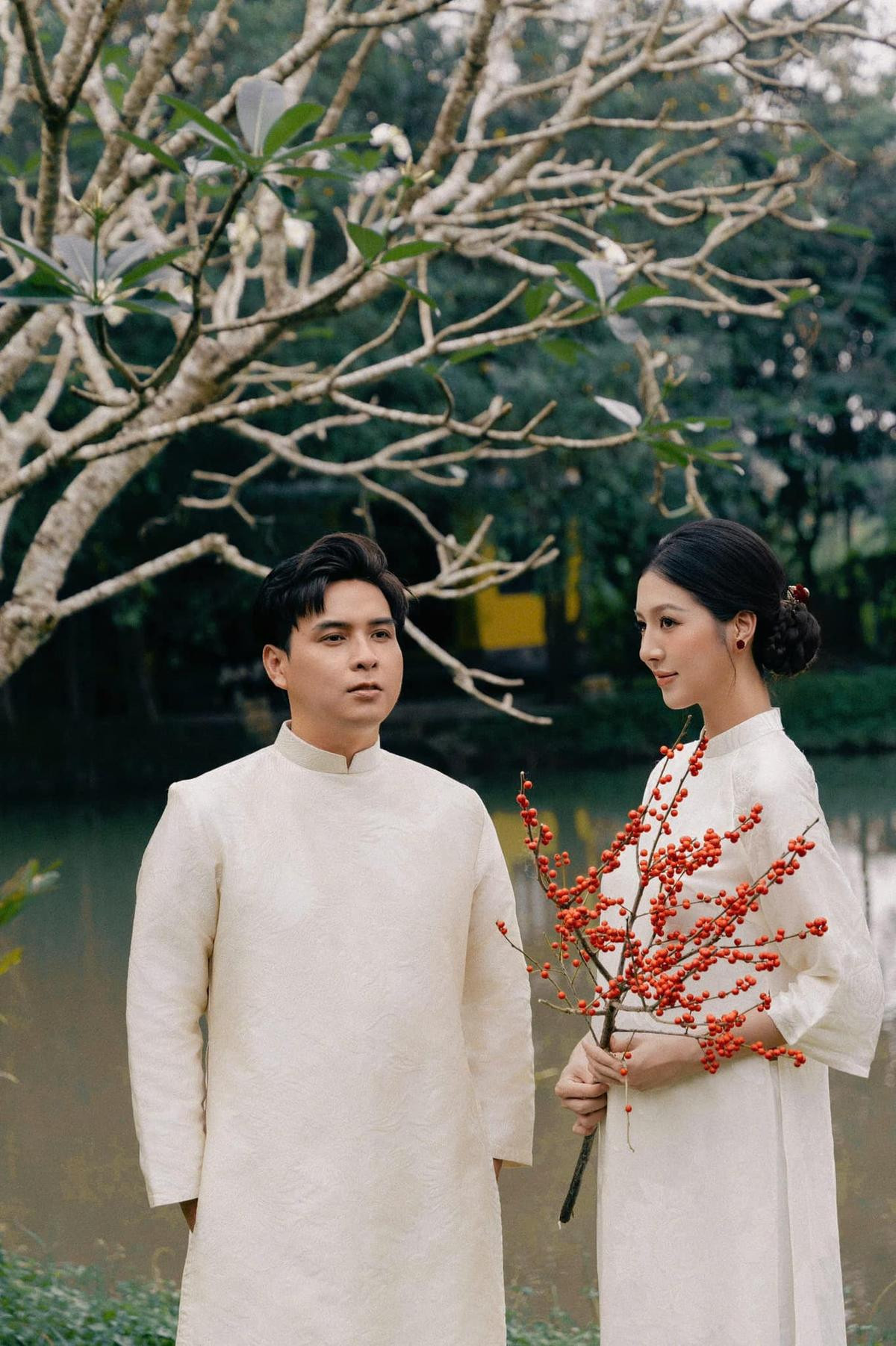 Có thể là hình ảnh về 2 người và đám cưới