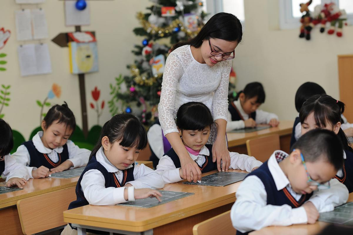 Từ 14/2/2025, giáo viên muốn dạy thêm ngoài nhà trường phải chú ý điều này Ảnh 1