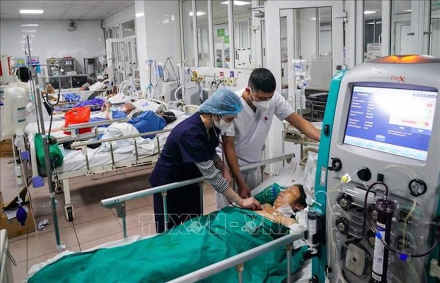 Công tác cấp cứu bệnh nhân tại Khoa Hồi sức tích cực được đảm bảo 24/24h.