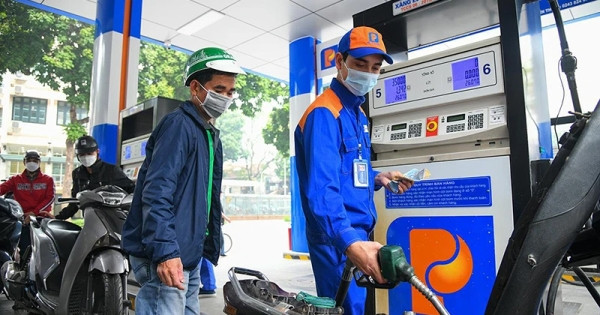 Giá xăng dầu đồng loạt đi xuống ngày mùng 4 Tết