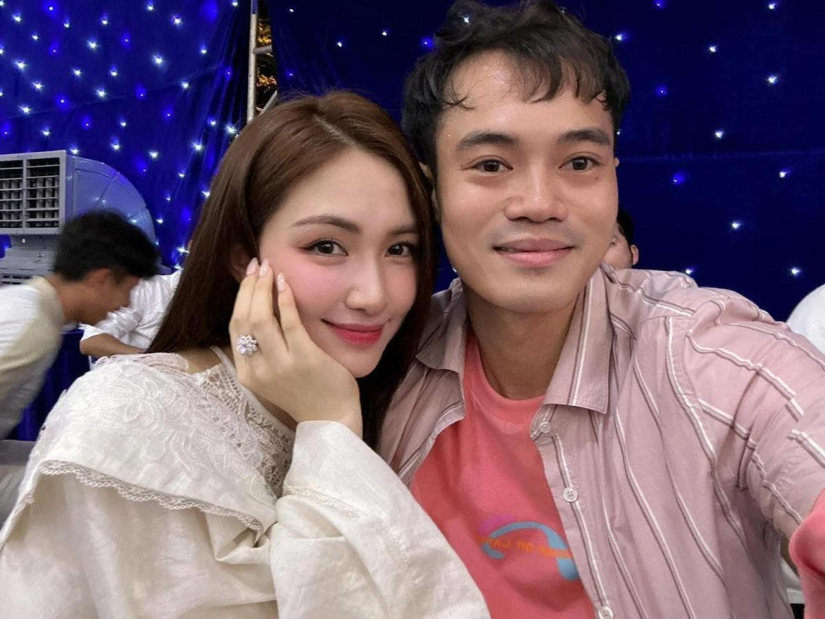 Hoà Minzy phản ứng gay gắt khi bị đùa giỡn quá trớn với một nam cầu thủ nổi tiếng Ảnh 4