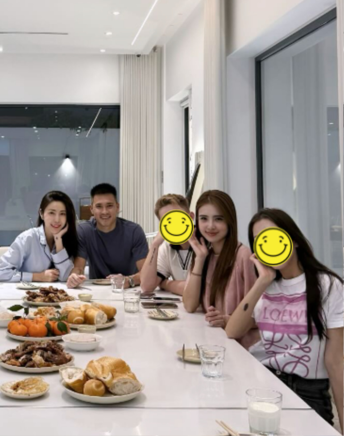 Thủy Tiên - Công Vinh hiếm hoi lộ diện cùng nhau sau tin đồn ly hôn Ảnh 1