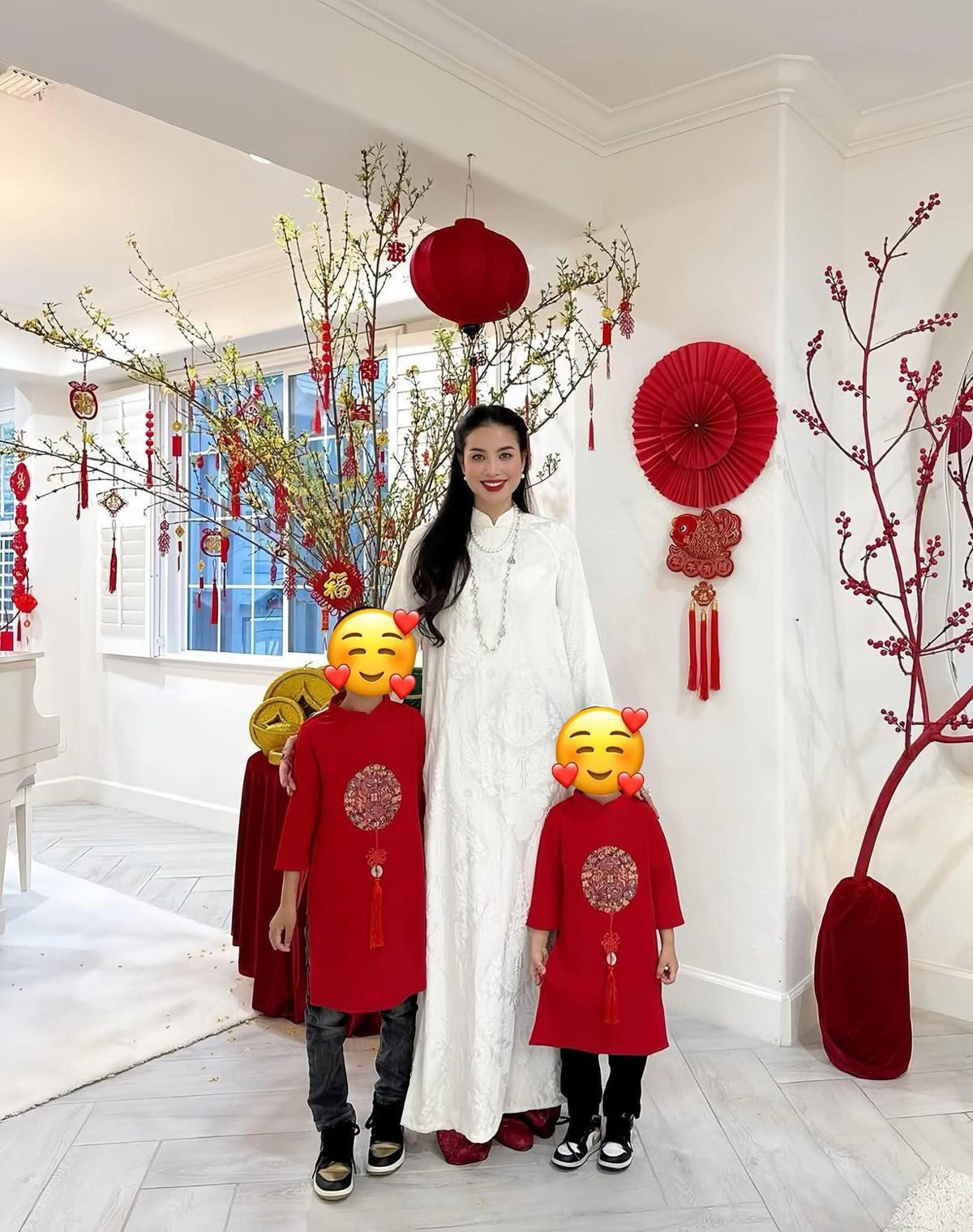 Phạm Hương đăng ảnh đón xuân, một chi tiết gây xôn xao về tình trạng hôn nhân Ảnh 2