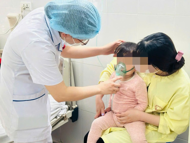 Bác sĩ hướng dẫn cách nhận biết và phòng cúm A cho trẻ ảnh 1
