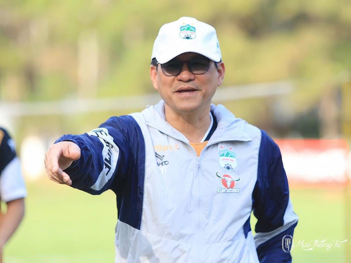 Theo chia sẻ của giám đốc kỹ thuật Vũ Tiến Thành với Saostar, CLB HAGL bức xúc khi bị trọng tài yêu cầu đổi trang phục so với đăng ký ban đầu. Ảnh: HAGL FC