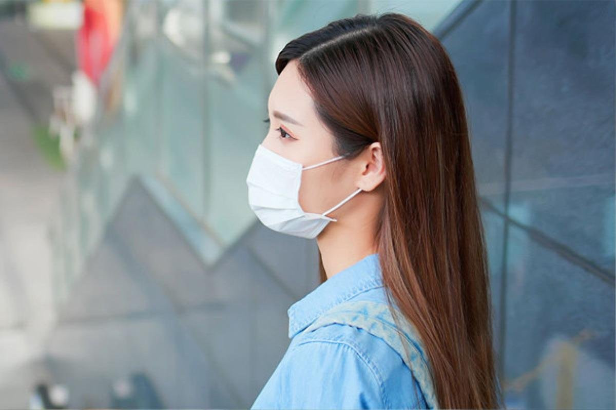 Người dân đến các cơ sở y tế phải thực hiện nghiêm việc đeo khẩu trang trong khuôn viên cơ sở y tế. Ảnh minh họa