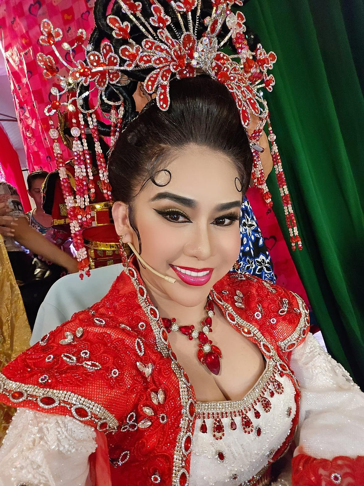 Nữ nghệ sĩ yêu cầu một tài khoản Facebook phải lên tiếng đính chính thông tin về cô. (Ảnh FBNV)