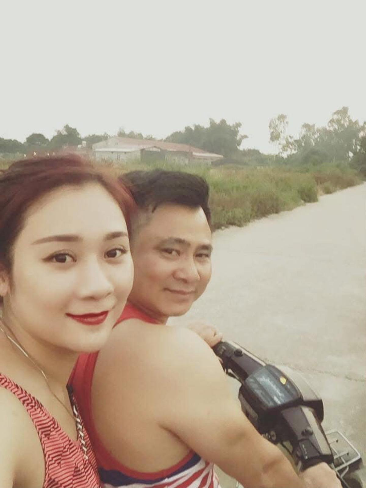 NSND Tự Long cưng chiều vợ hết mực. Ảnh: FBNV
