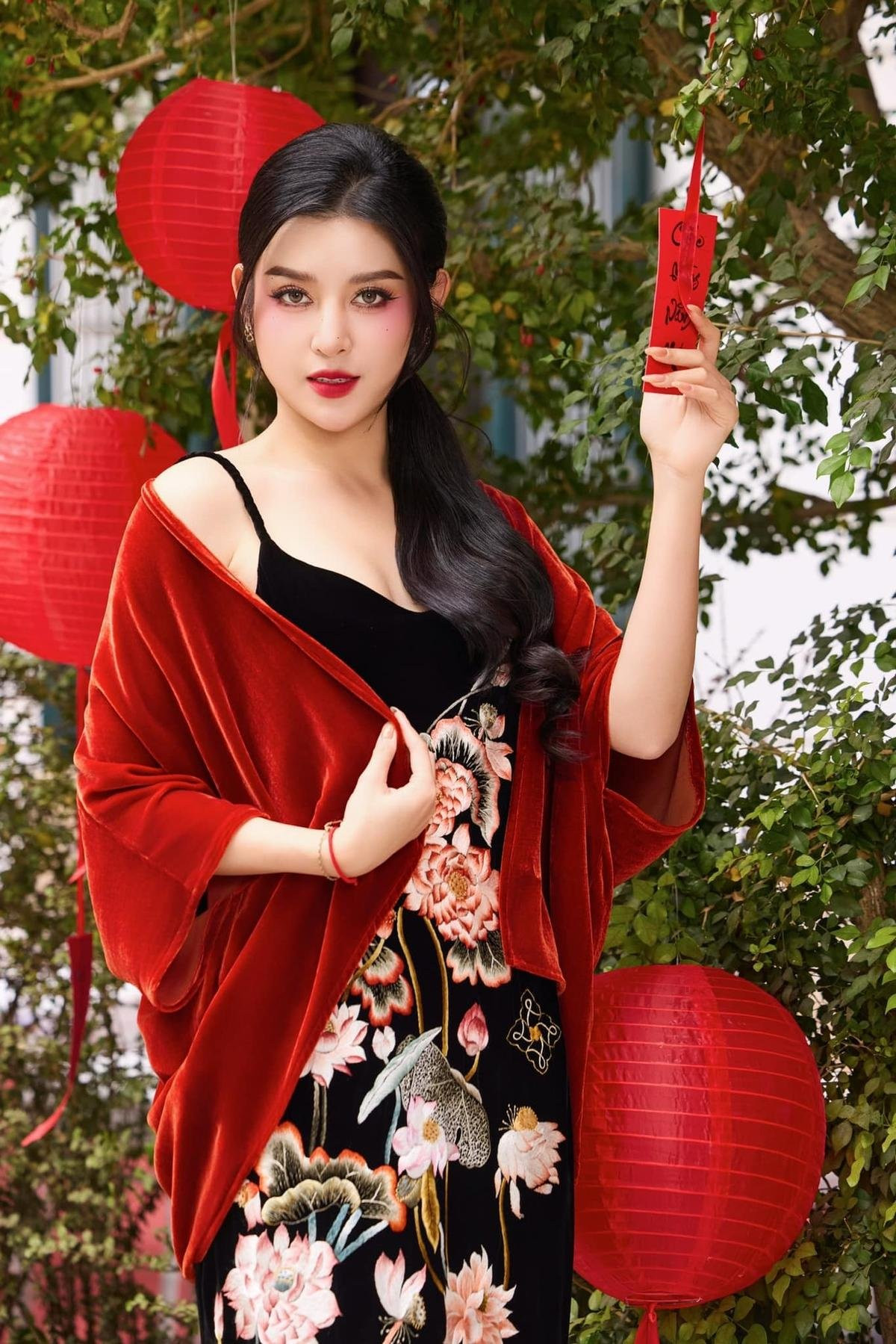 Ở tuổi 30, Huyền My thành công trong sự nghiệp, sở hữu khối tài sản 'khủng'. (Ảnh FBNV)