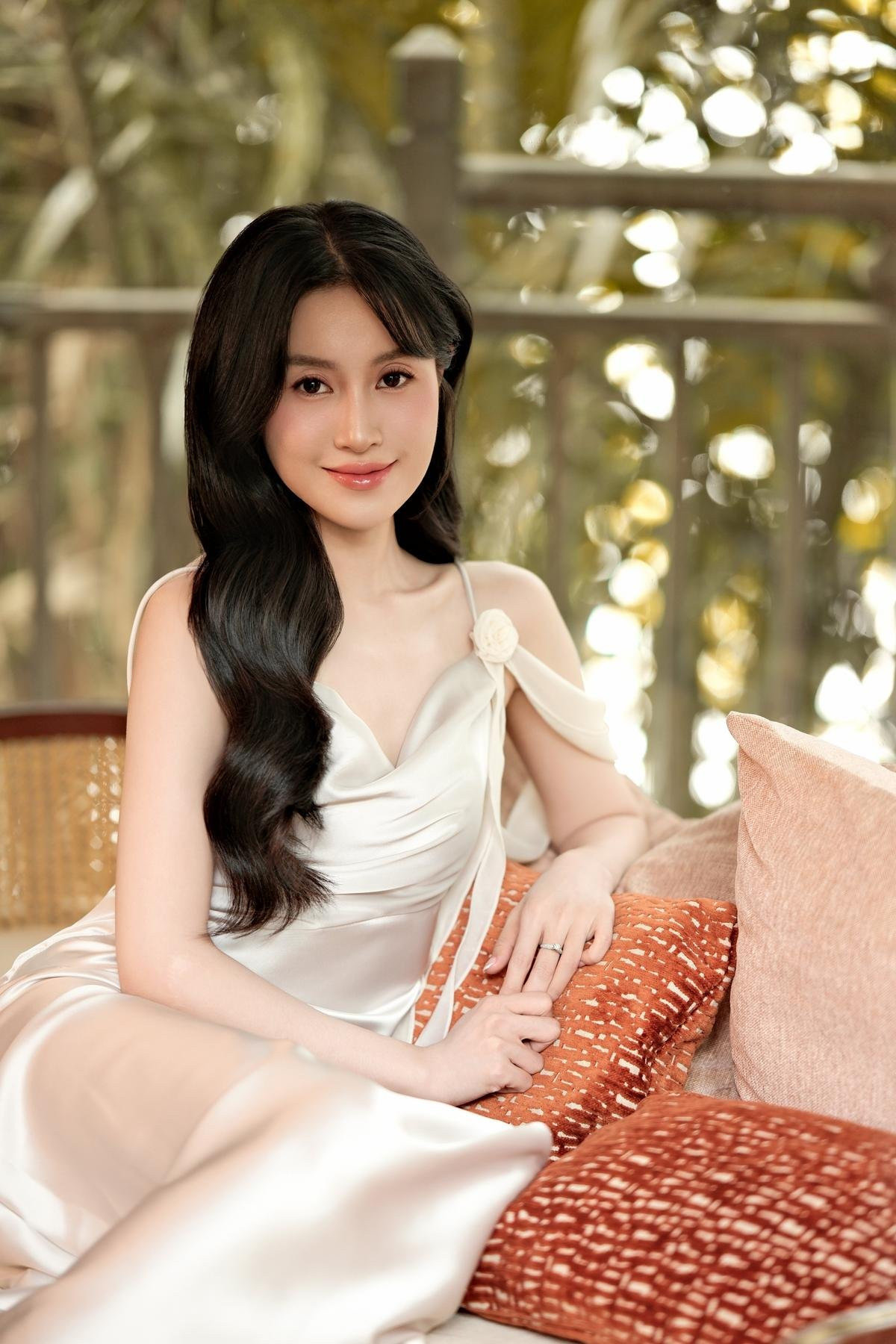 Vũ công Thu Trang chiếm trọn spotlight sau lễ thành đôi với Vũ Cát Tường. (Ảnh: NVCC)