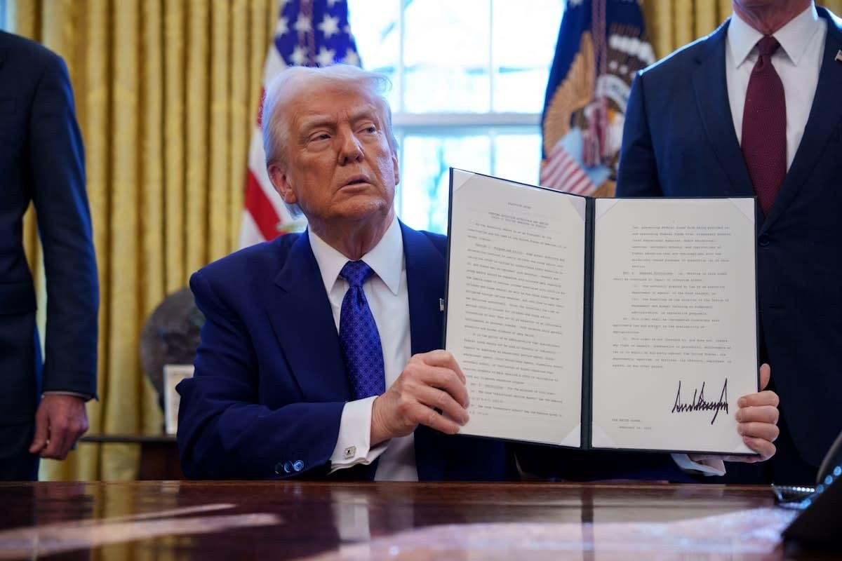 Ông Donald Trump có kế hoạch áp dụng mức thuế mới cho nhiều mặt hàng vào tháng tới Ảnh 1