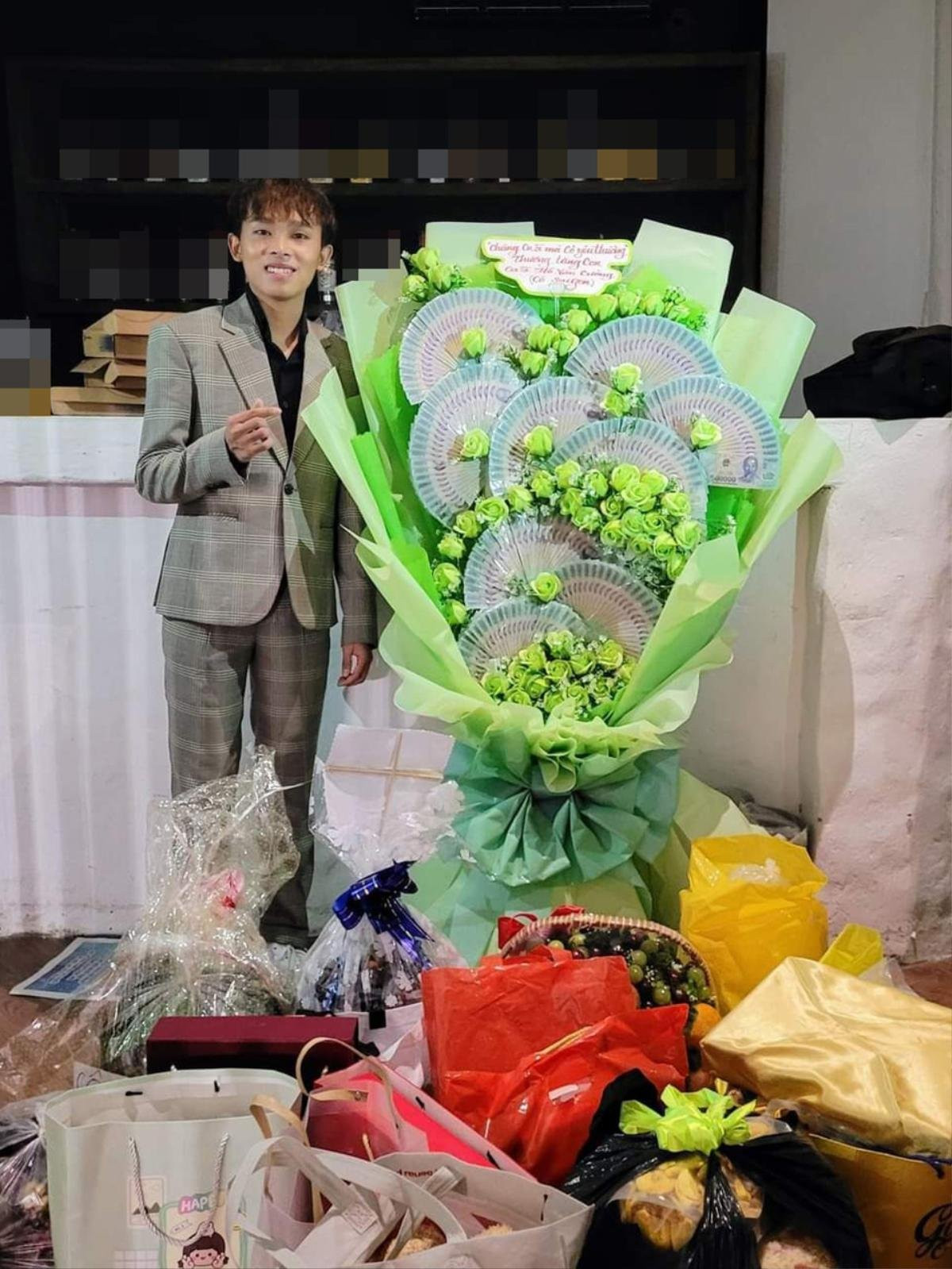 Người hâm mộ tặng tiền cho Hồ Văn Cường trước đêm nhạc, con số ai cũng choáng Ảnh 3