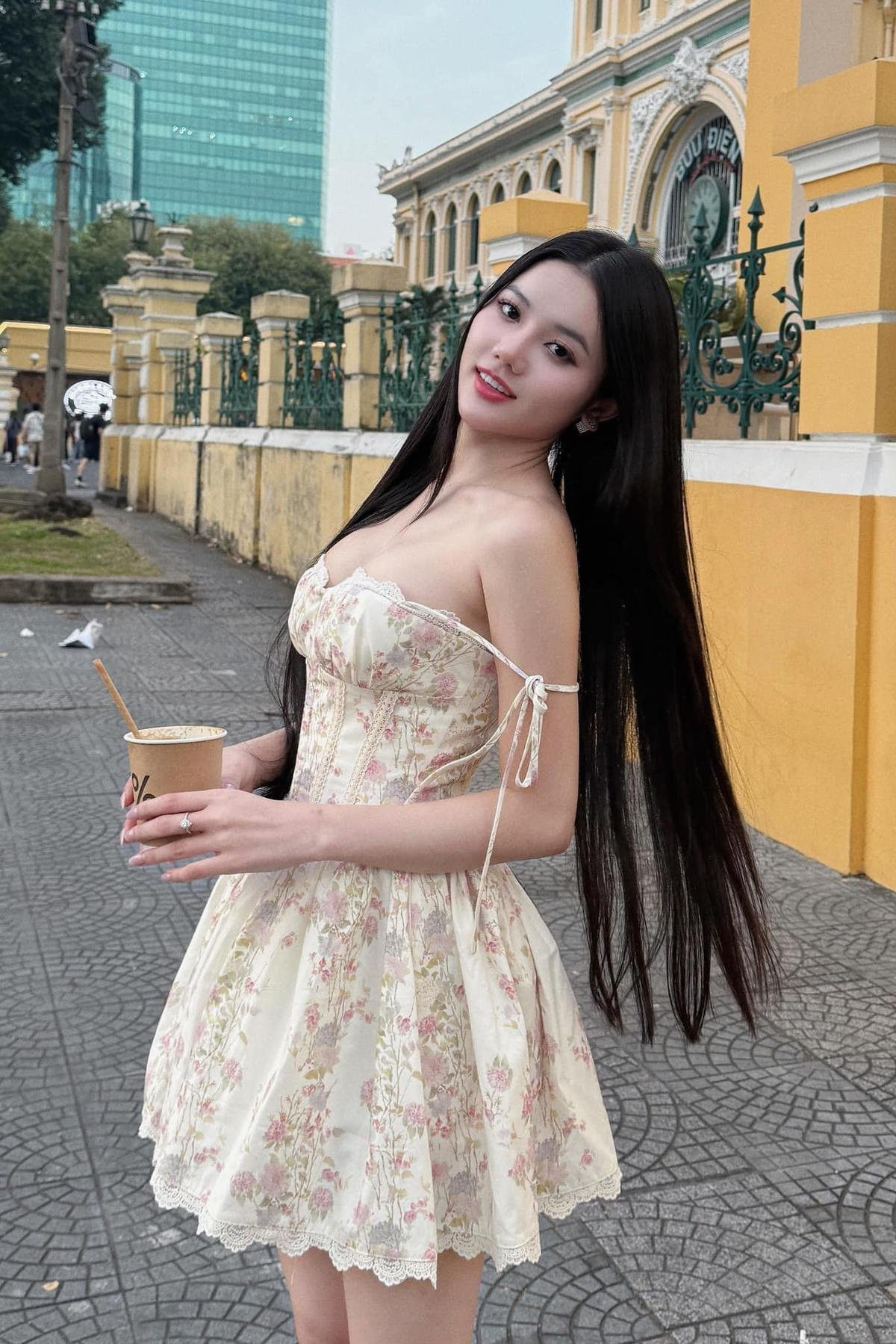 Ý Nhi khiến dân tình xôn xao khi cho biết đã chấm dứt mối quan hệ hiện có vào rạng sáng 17/2. (Ảnh: FBNV)