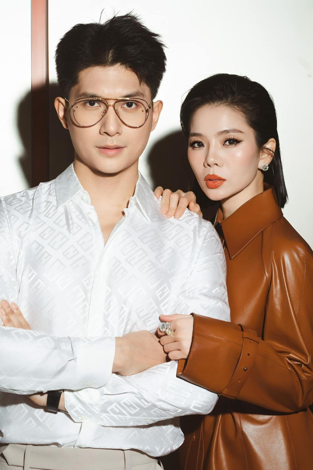 Lệ Quyên được khen ngày càng trẻ đẹp khi ở bên cạnh Lâm Bảo Châu. Ảnh: FBNV
