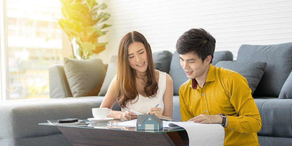 Việc ghi chép các khoản chi tiêu trong tháng là một trong những hoạt động thường thấy của các bà nội trợ. (Ảnh minh hoạ)