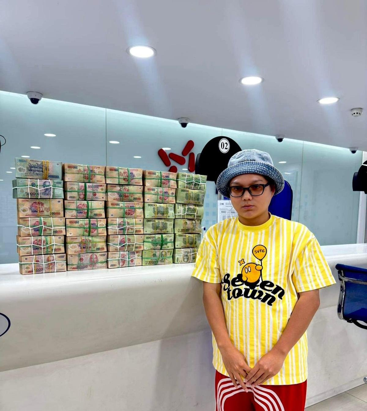 Vụ lùm xùm từ thiện ít nhiều đã gây ảnh hưởng tiêu cực đến hình ảnh và hoạt động kinh doanh của Phạm Thoại. (Ảnh FBNV)