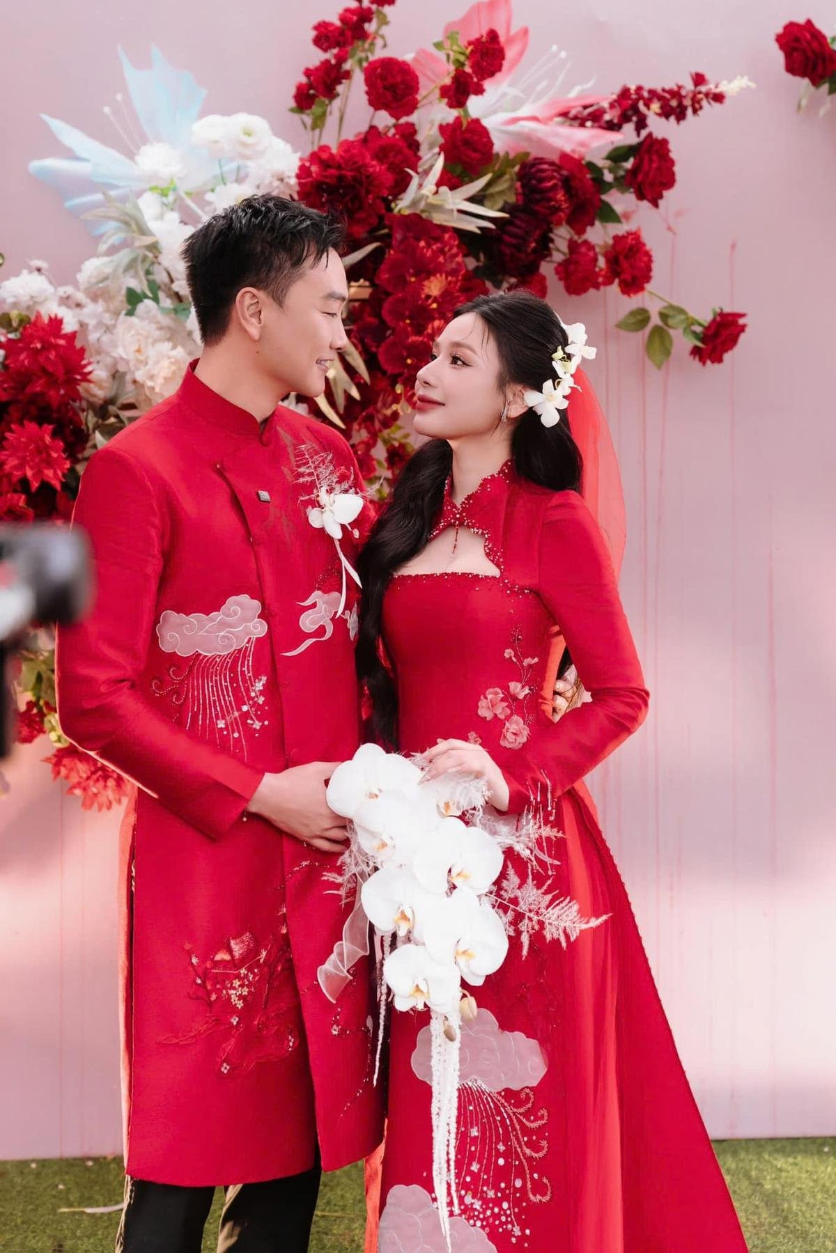 Trọng Lân hoãn cưới vì bận lịch đi quay. Ảnh: FBNV