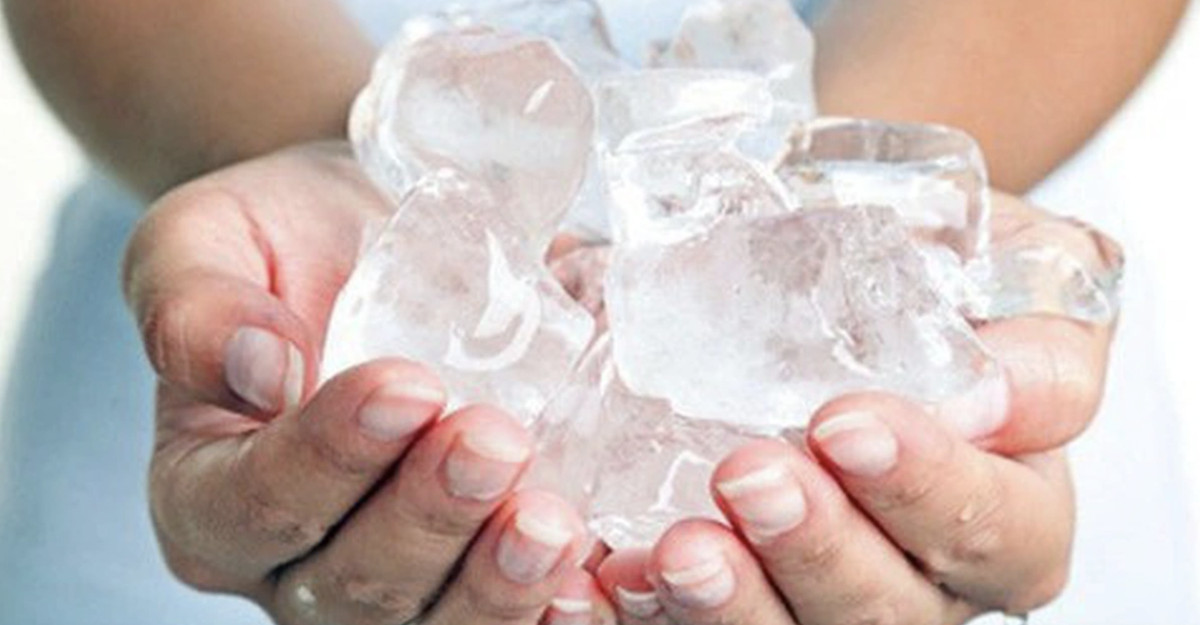 Rửa mặt bằng nước đá: Nên hay không? Ảnh 2