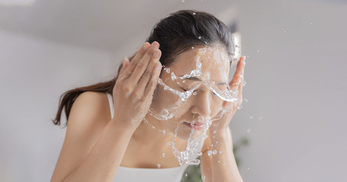 Rửa mặt bằng nước đá: Nên hay không? Ảnh 3
