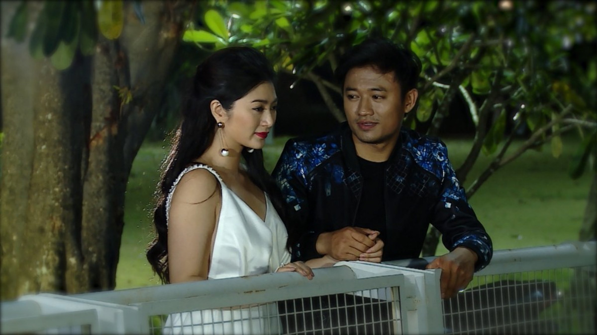 Quý Bình bước chân vào con đường nghệ thuật từ khi còn là sinh viên Trường Đại học Sân khấu - Điện ảnh TP.HCM. Anh được biết đến với khả năng diễn xuất đa dạng, hóa thân vào nhiều dạng vai khác nhau, từ chính diện đến phản diện, từ những nhân vật bi thương đến những vai diễn gai góc, mạnh mẽ.