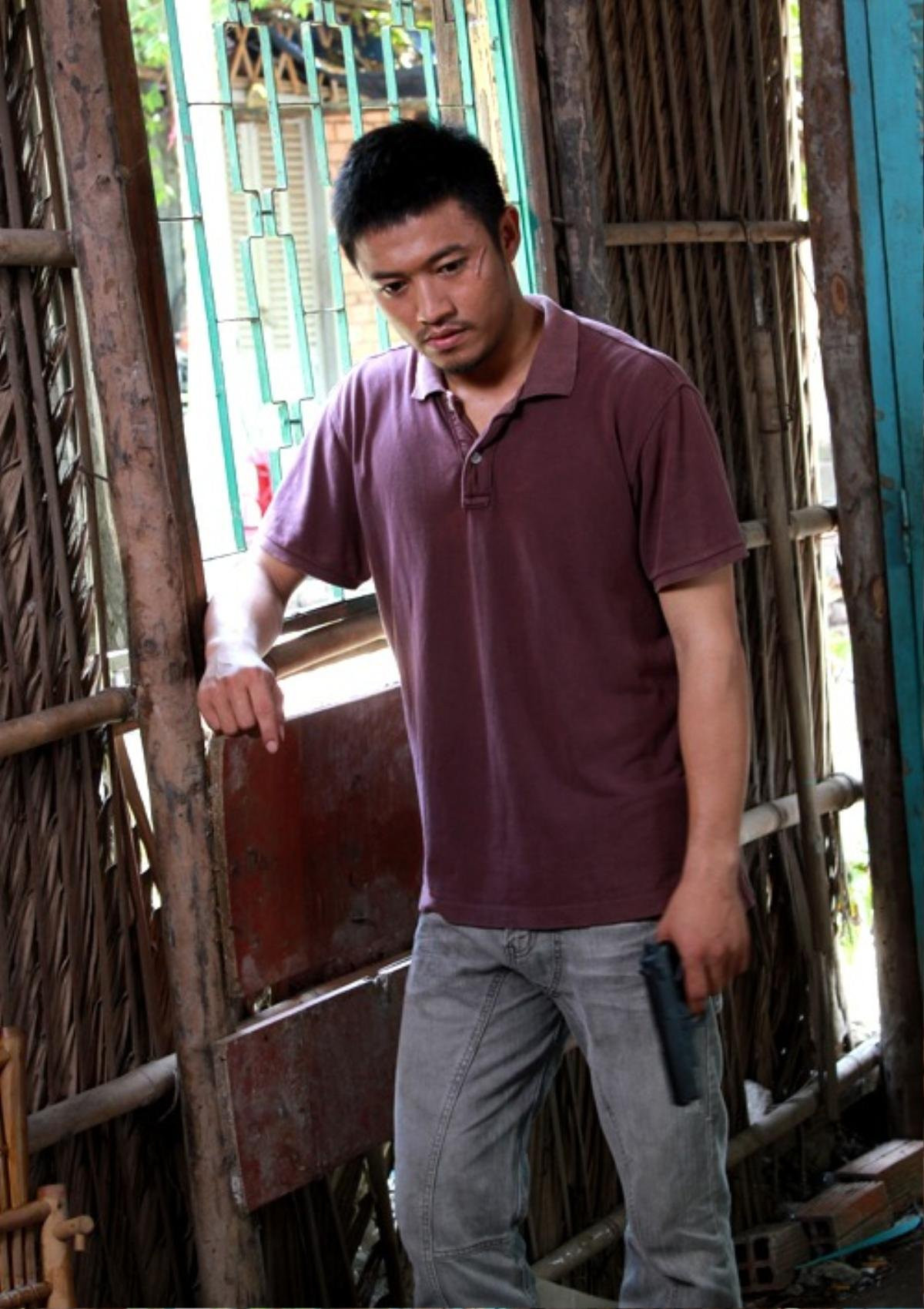 Một trong những bộ phim đưa tên tuổi Quý Bình đến gần hơn với khán giả là Bước qua bóng tối, nơi anh đảm nhận vai nam chính, thể hiện sự giằng xé nội tâm của một con người muốn thoát khỏi quá khứ lỗi lầm. Ngoài ra, các bộ phim như Bao giờ có yêu nhau, Dù gió có thổi, Tình khúc bạch dương cũng ghi nhận sự diễn xuất đầy cảm xúc của anh. Đặc biệt, vai diễn trong Bao giờ có yêu nhau giúp anh khẳng định khả năng diễn xuất nội tâm sâu sắc, nhận được nhiều lời khen từ giới chuyên môn.