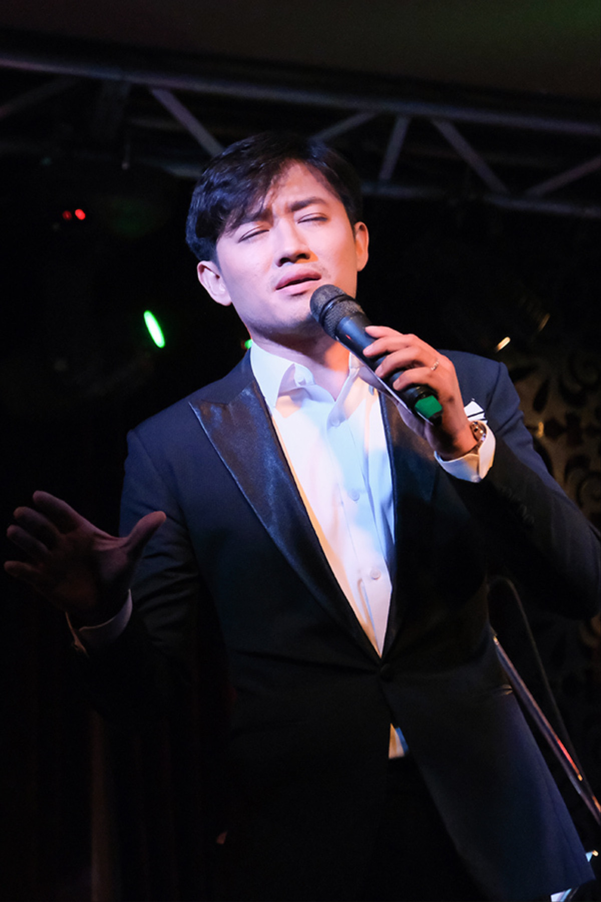 Di sản của Quý Bình không chỉ là những bộ phim hay bài hát, mà còn là hình ảnh một người nghệ sĩ tận tâm, cống hiến hết mình vì nghệ thuật. Anh chọn cách sống kín tiếng, cống hiến lặng lẽ và rời xa ánh đèn sân khấu khi biết mình mắc bệnh, để khán giả luôn nhớ đến anh với hình ảnh đẹp nhất.