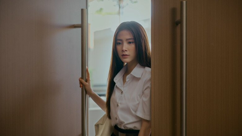 Đến thăm nhà mới của bạn thân, tôi ngã gục khi thấy thứ để trên tủ đầu giường của cô ấy - 2