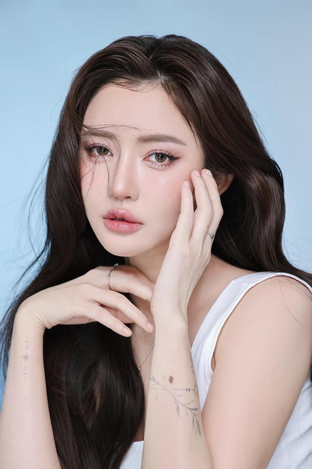 Đây chính là tấm hình khiến Bích Phương vướng vào nghi vấn tiếp tục 'dao kéo'. Ảnh: Sưu tầm