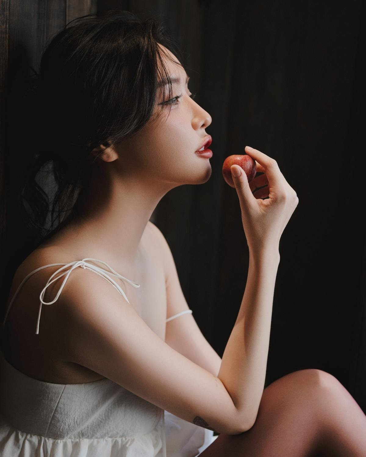 Một bộ phận khán giả cho rằng sống mũi của Bích Phương dường như cao hơn so với trước. Ảnh: FBNV