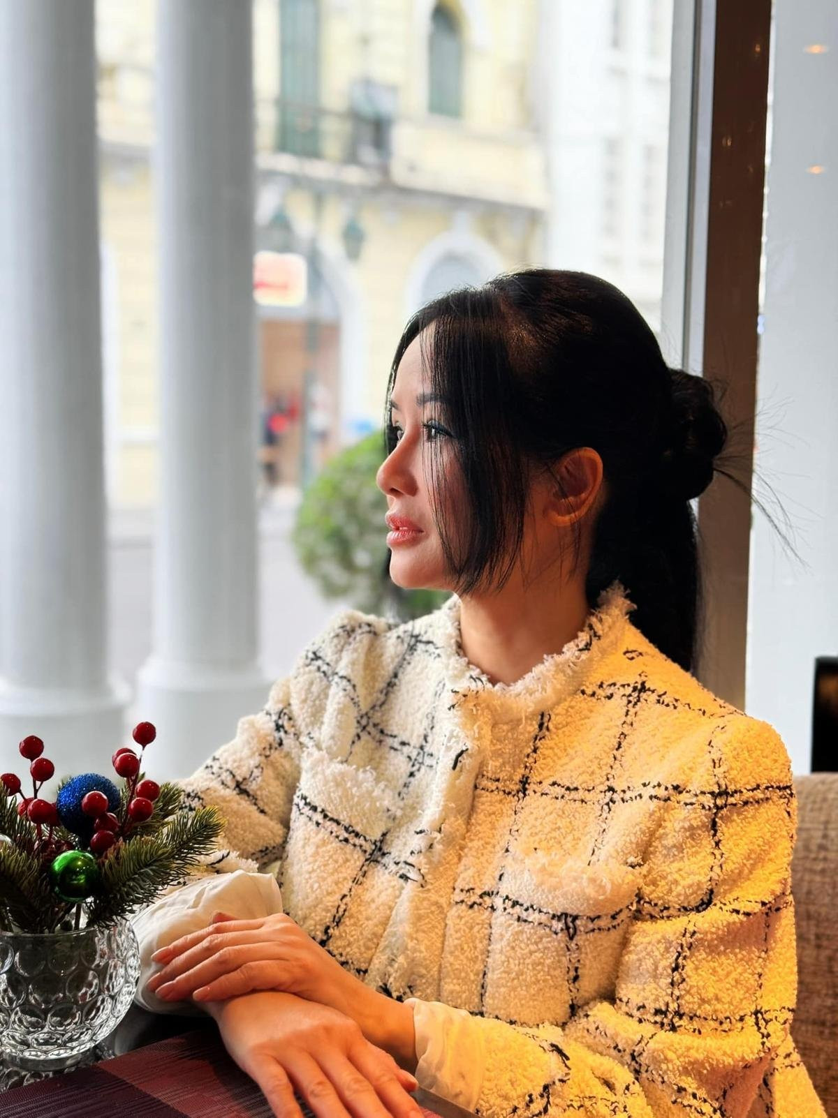 Nhiều người gửi lời thăm hỏi sức khoẻ và động viên tinh thần nữ ca sĩ Hồng Nhung. (Ảnh: FBNV)