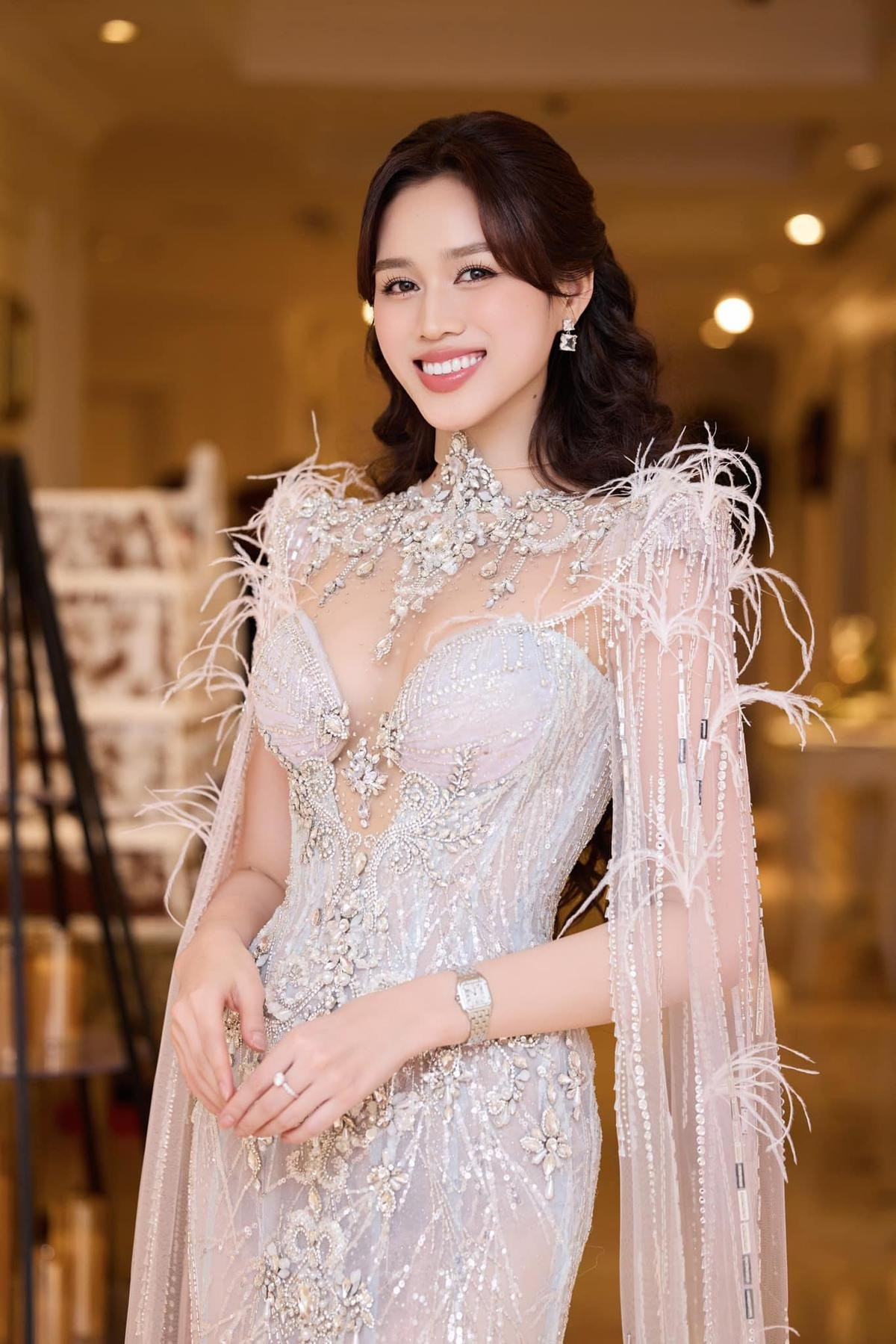 Nàng hậu dành rất nhiều tâm huyết khi chuyển mình sang lĩnh vực kinh doanh ở tuổi còn rất trẻ.