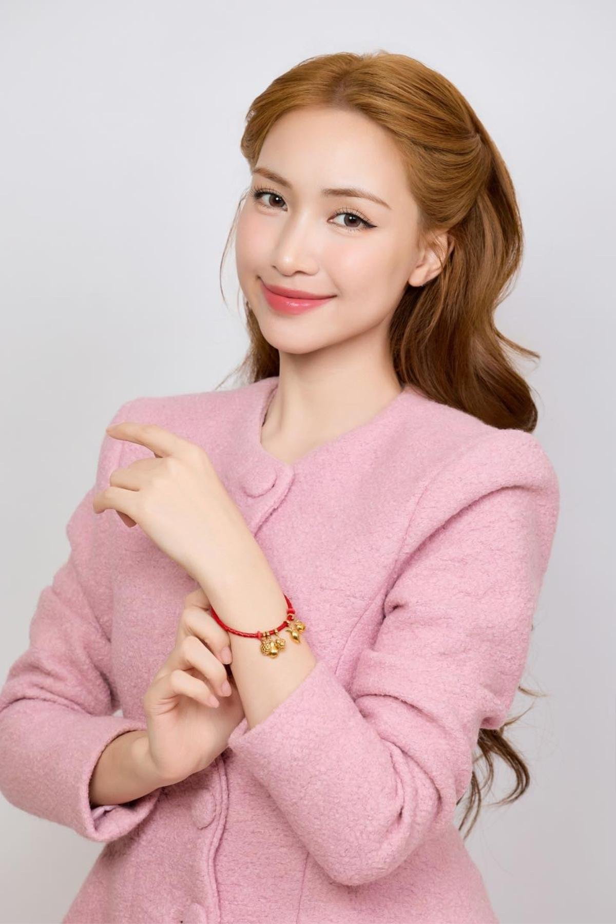 Hòa Minzy nhiều lần trở thành nạn nhân cho các chiêu trò lừa đảo trên mạng xã hội. (Ảnh: FBNV)