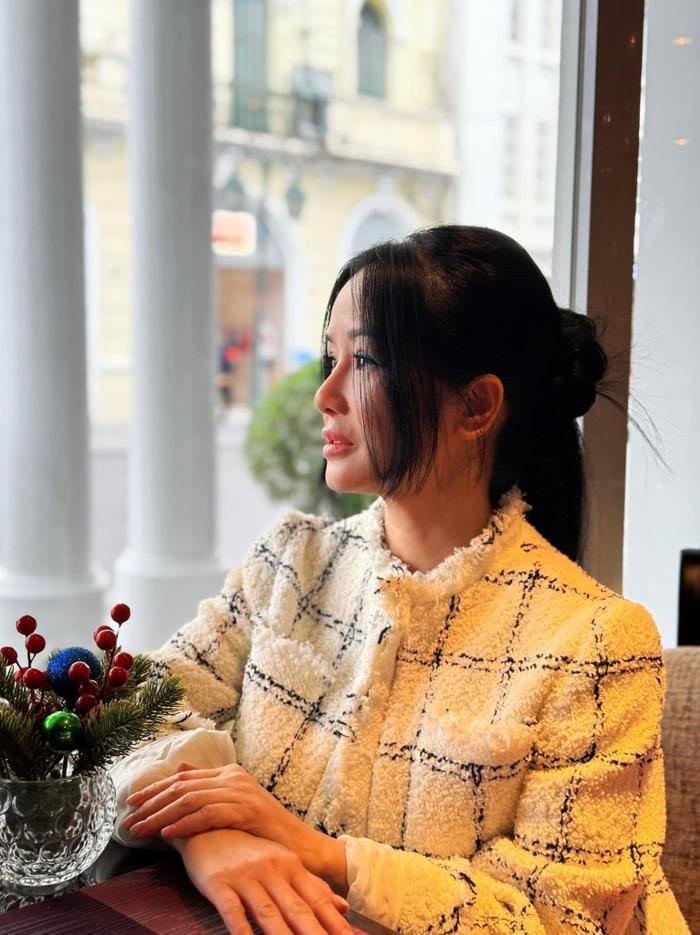 Diva Hồng Nhung dành thời gian này chữa bệnh. Ảnh: FBNV