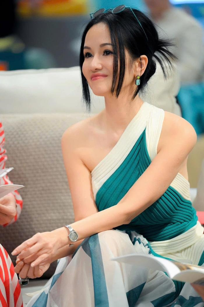 Nữ ca sĩ mắc ung thư. Ảnh: FBNV