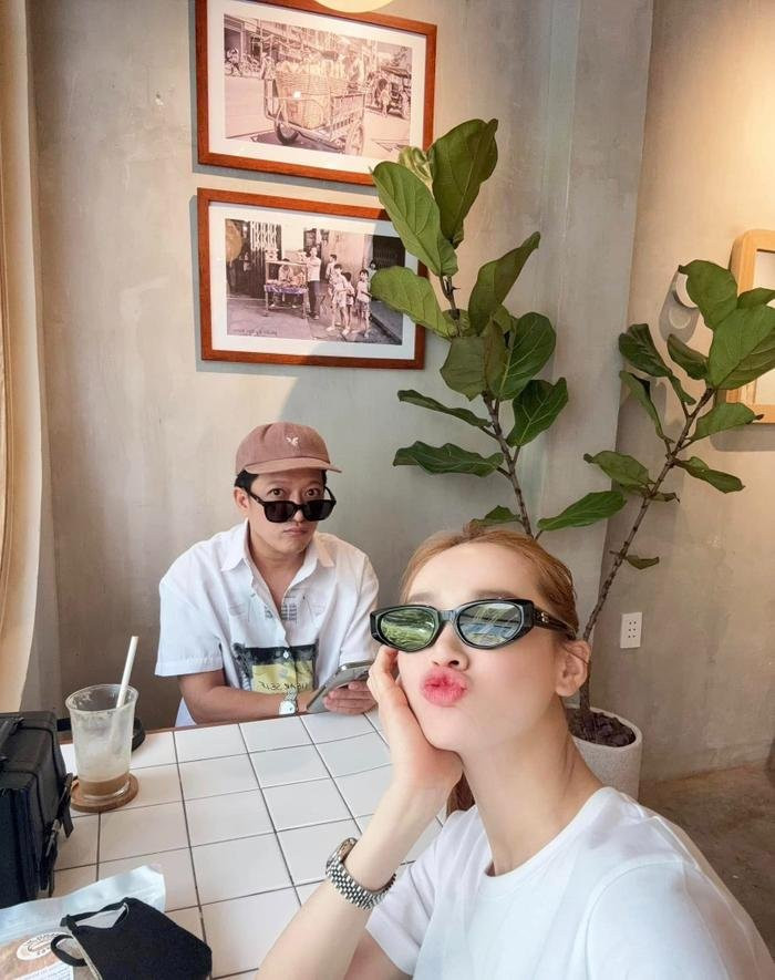 Nhã Phương ngày càng cởi mở hơn khi thường xuyên chia sẻ về cuộc sống thường ngày trên mạng xã hội. (Ảnh FBNV)