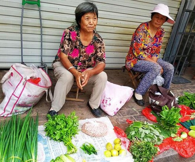 Mắc bệnh nặng sau 10 năm tái hôn, vô tình nghe tiếng chồng gọi con trai riêng của anh mà tôi cay mắt - 1